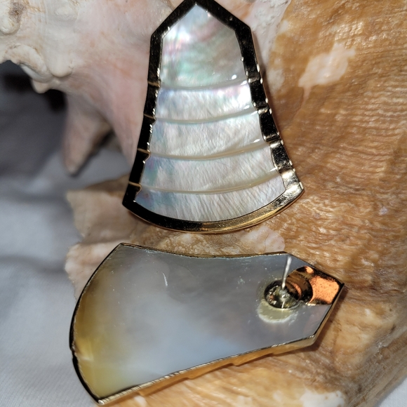 Shell earrings - Picture 2 of 2